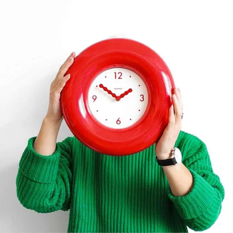 MOMO Clock Wall Clock Living Room High-end Medieval Style Art Bagel Retro Clock Wall Hanging Baohaus