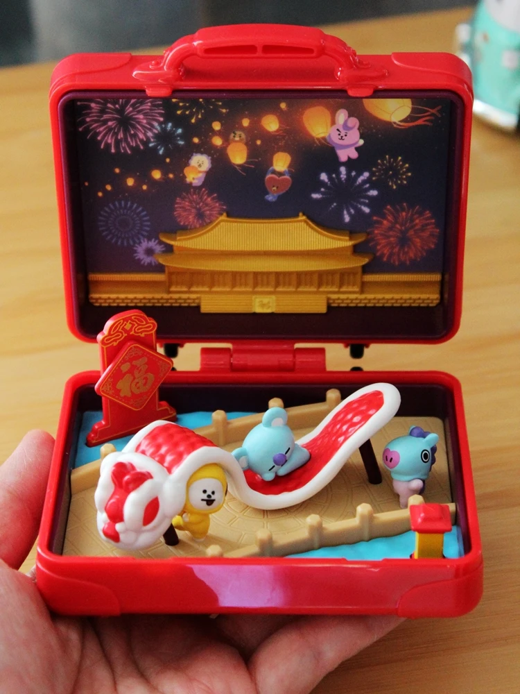 

World Tour miniature scene Suitcase box hand model display collection gift hand companion toy