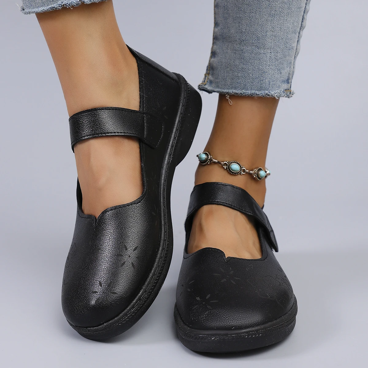 Spring and Autumn New Product Women\'s Black Simple Breathable Fashion Buckle Small Leather Shoes Flat Shoes