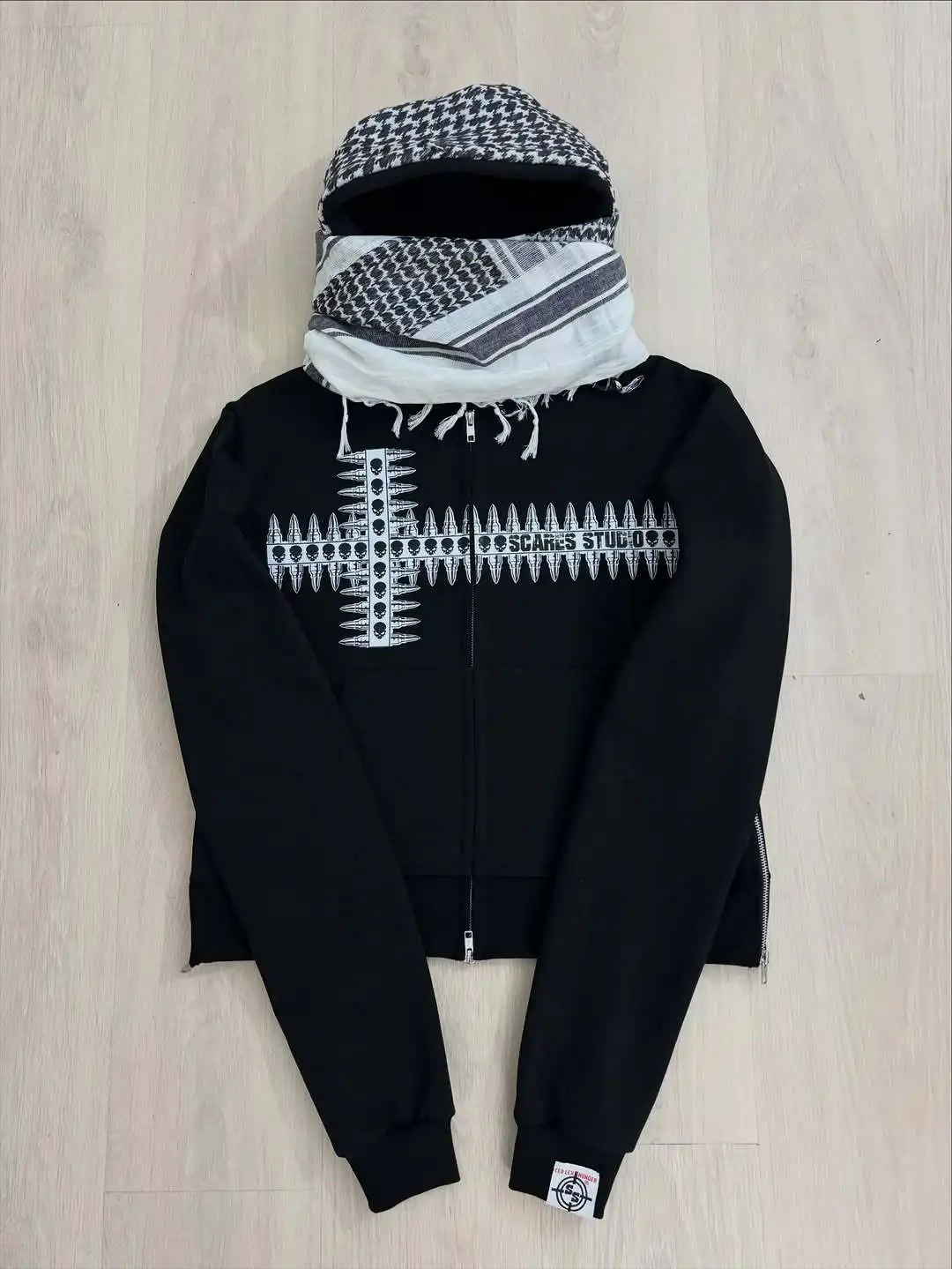 

American street ins wind unisex niche retro zipper cardigan scarf stitching design daily casual hooded sweater.