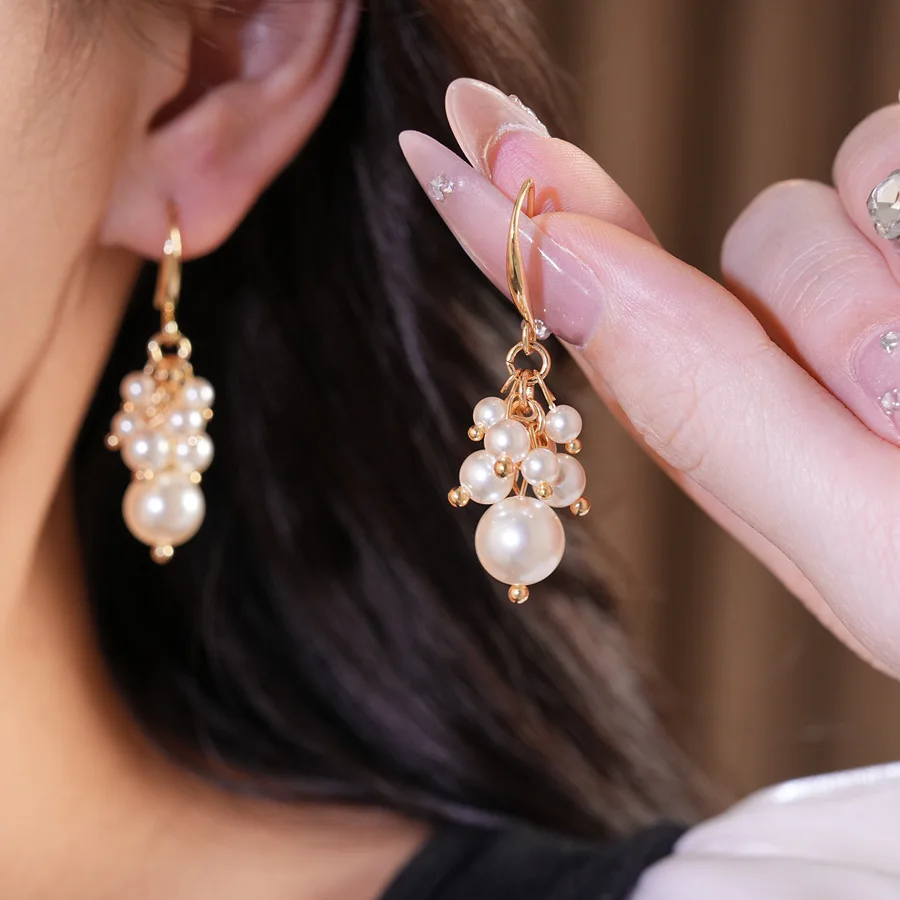 Imitation Pearl Cluster Gold Color Wire Ear Hooks Grape-shaped Tassel Dangle Earrings for Women Bridal Wedding Banquet Jewelry K