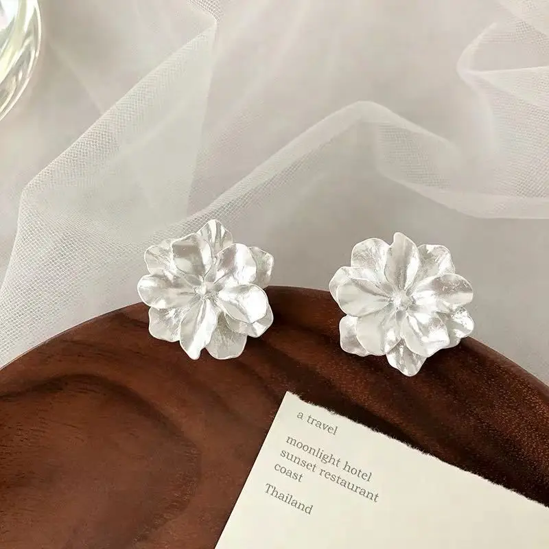 White Color Flower Dangle Earrings for Women Heart Flower Round Leaf Triangle Pearl Bowknot Round Earring Jewelry Brincos