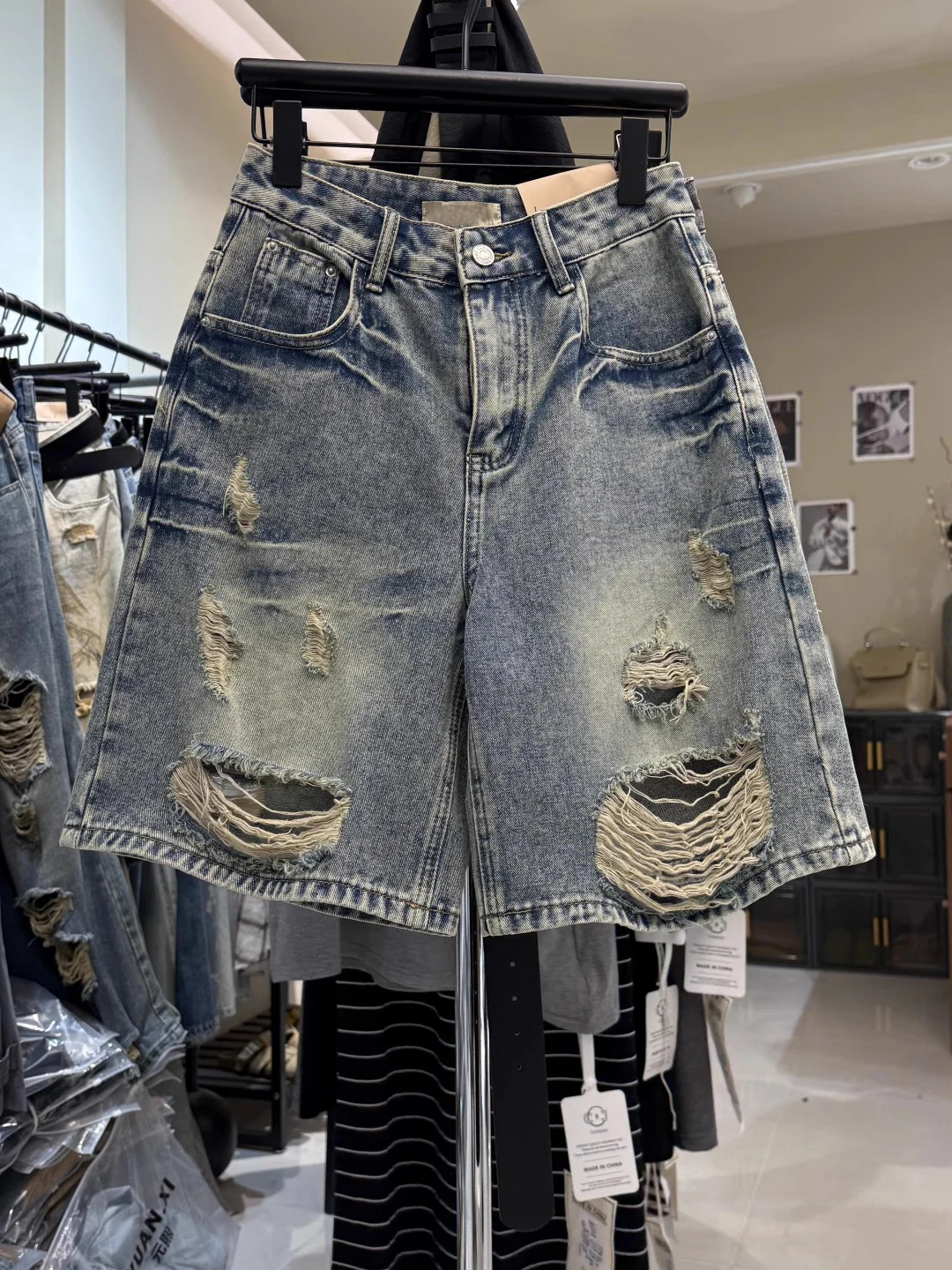 

Ретро джинсовые шорты для мужчин, летние, новые, в американском уличном стиле, свободные, прямого кроя, с дырками, длиной до колена, повседневные джинсы