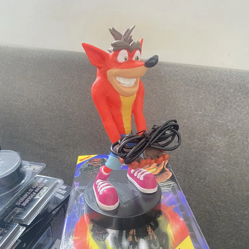 

Crash Bandicoot Держатель для телефона и контроллера ПВХ Фигурка Статуя Коллекционная модель игрушки Подарки Игровая периферия Первый геймпад PS4