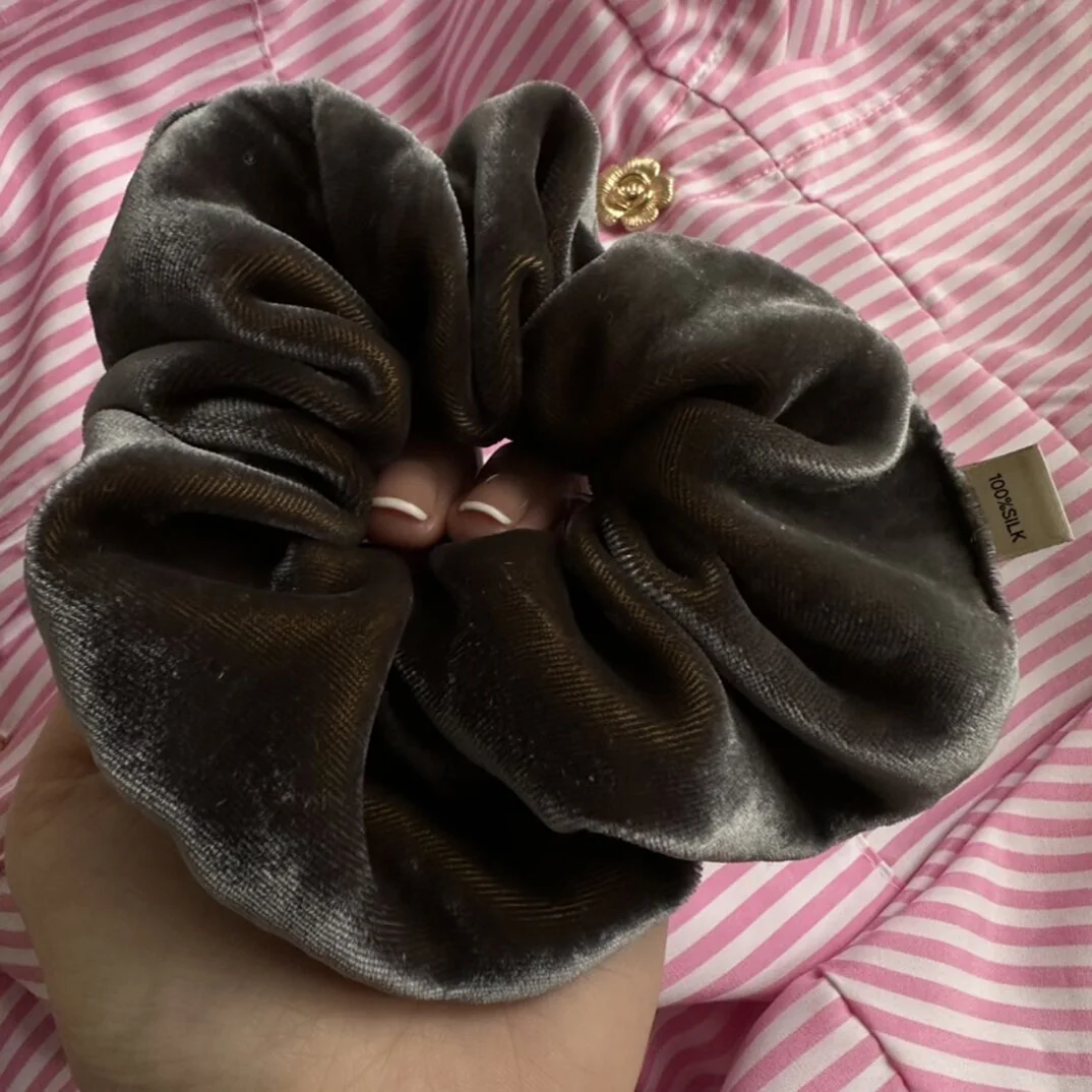 Yolanda Spring hair loop 100% Silk velvet headwear