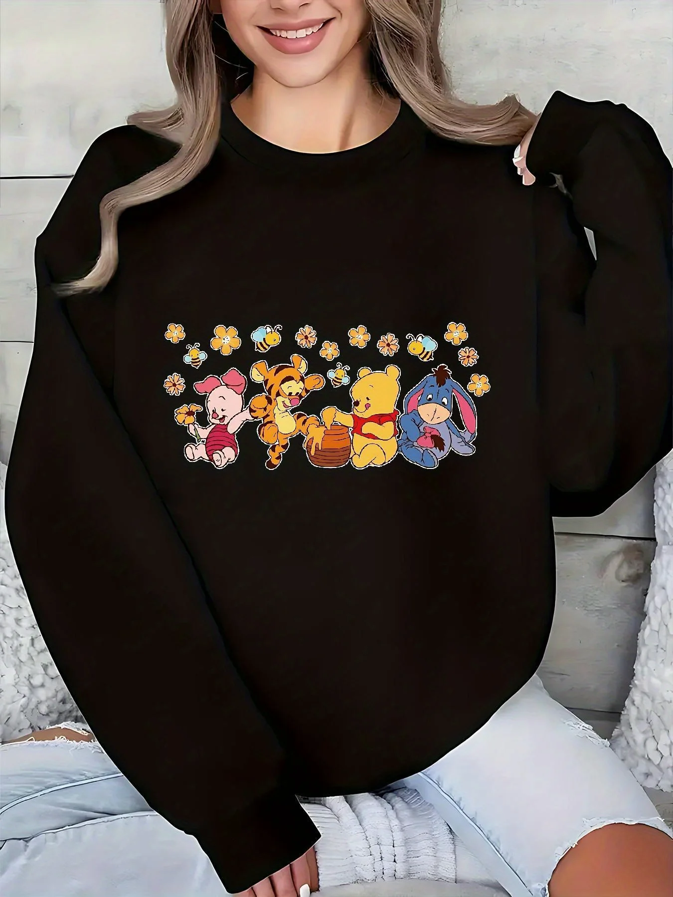 เสื้อสเวตเตอร์ผู้หญิงลายดิสนีย์วินนี่เดอะพูห์สำหรับคริสต์มาส แฟชั่นทรงโอเวอร์ไซส์ คอกลม ใส่ได้ทั้งชายและหญิง เหมาะสำหรับฤดูใบไม้ร่วงและฤดูหนาว ผ้าฟลีซ สวมใส่สบาย