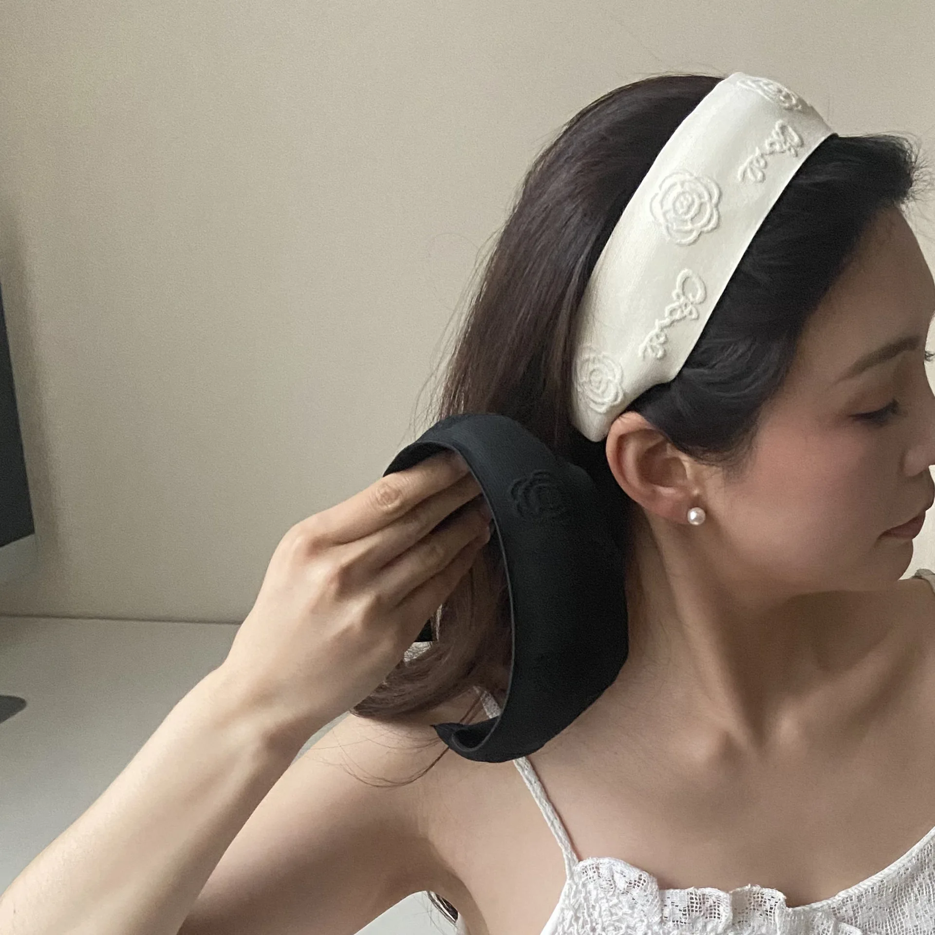 

Artistic Camellia Hairband 3D Design Wide Non-Slip High Crown for Women Girls Formal Occasions Hair Accessories