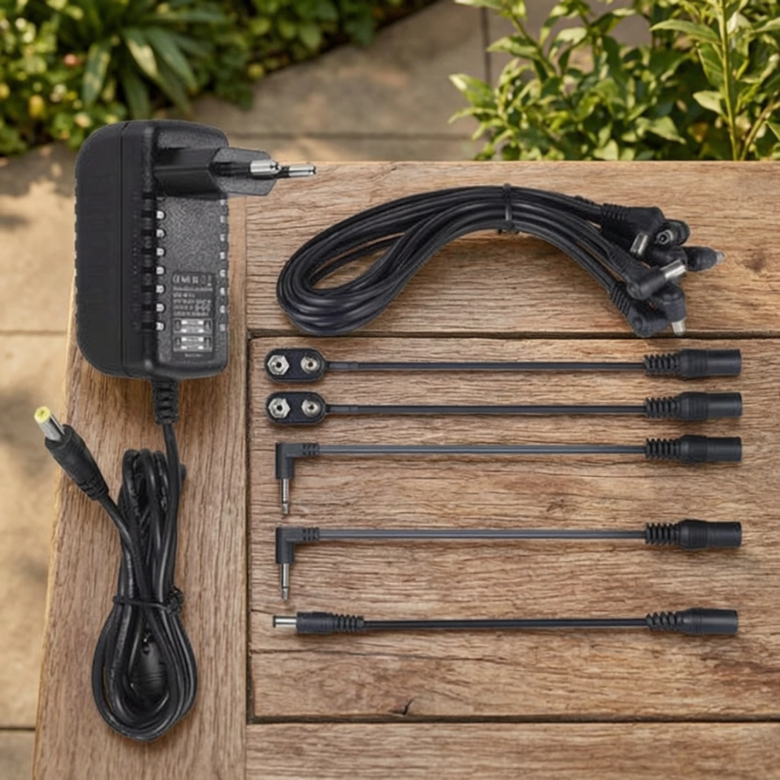 9V Power Adapter with Daisy Chain Low-Noise Guitar Pedal Power Supply Adapter with Opposite-Polarity Polarity Cable Anti-Hum