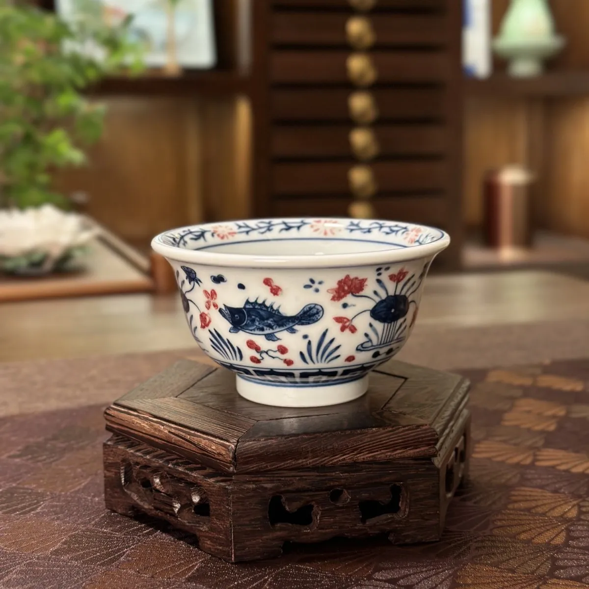 Jingdezhen fish and algae pattern blue and white underglaze red master cup ceramic hand-painted pressure cup high-end teacup
