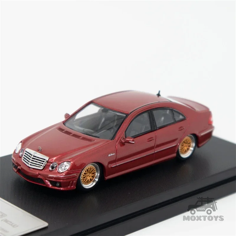 MK MODEL 1:64 E63 W211 Classic Diecast Model Car