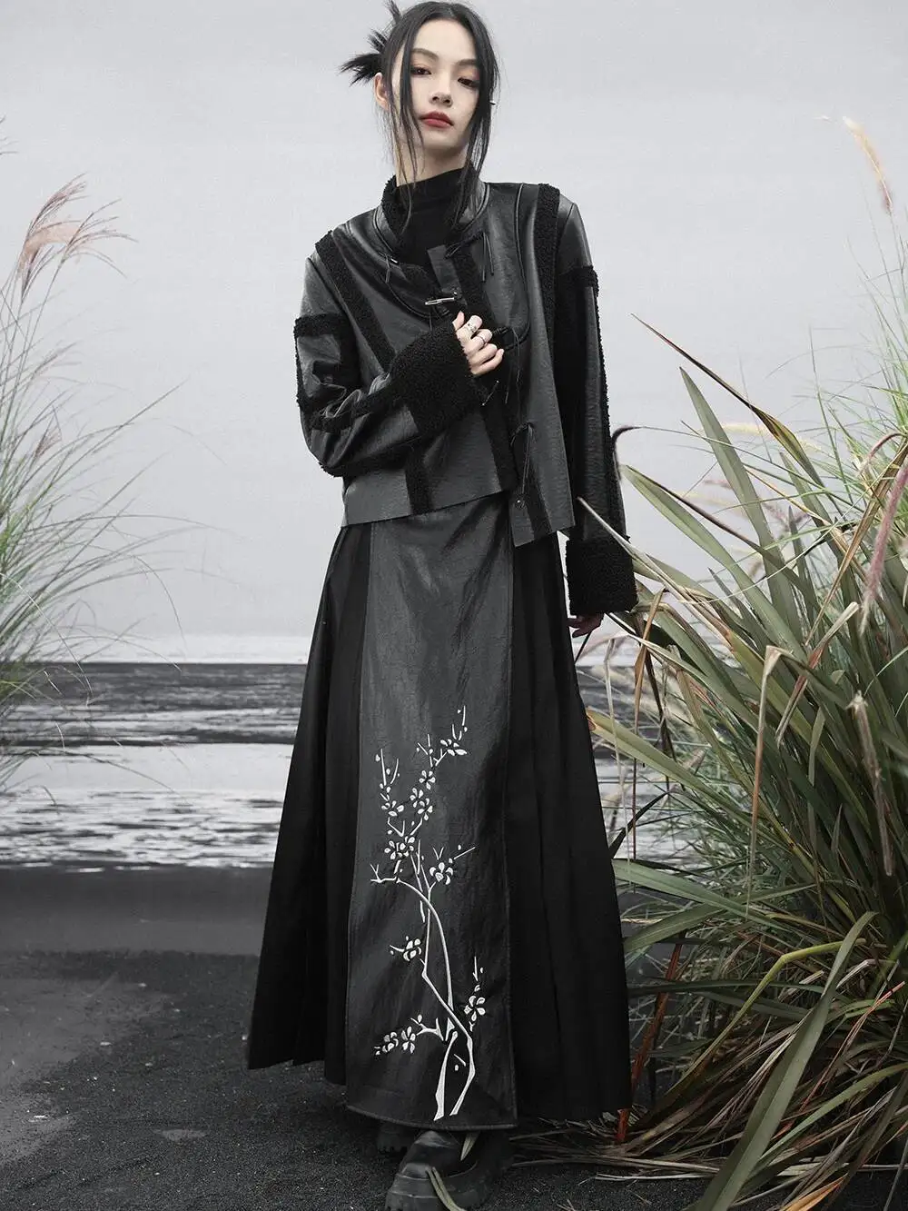 UMI MAO New Embroidery Skirts Women Autumn Winter Black Leather Pleated A-line Chinese Style Improved Horse Face Skirt Femme