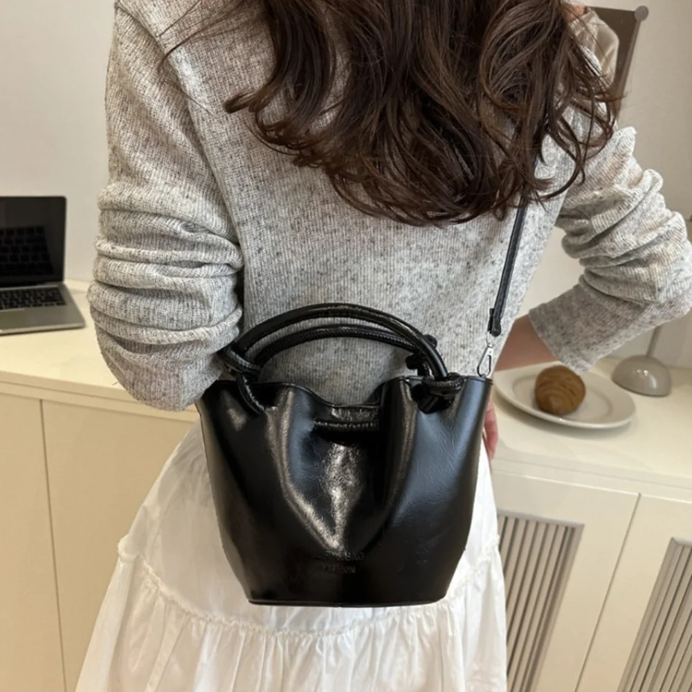 

Trendy Korean Leather Bucket Bag Small Pleated Single Shoulder Bag High-grade Square Women’s Handbag Lady