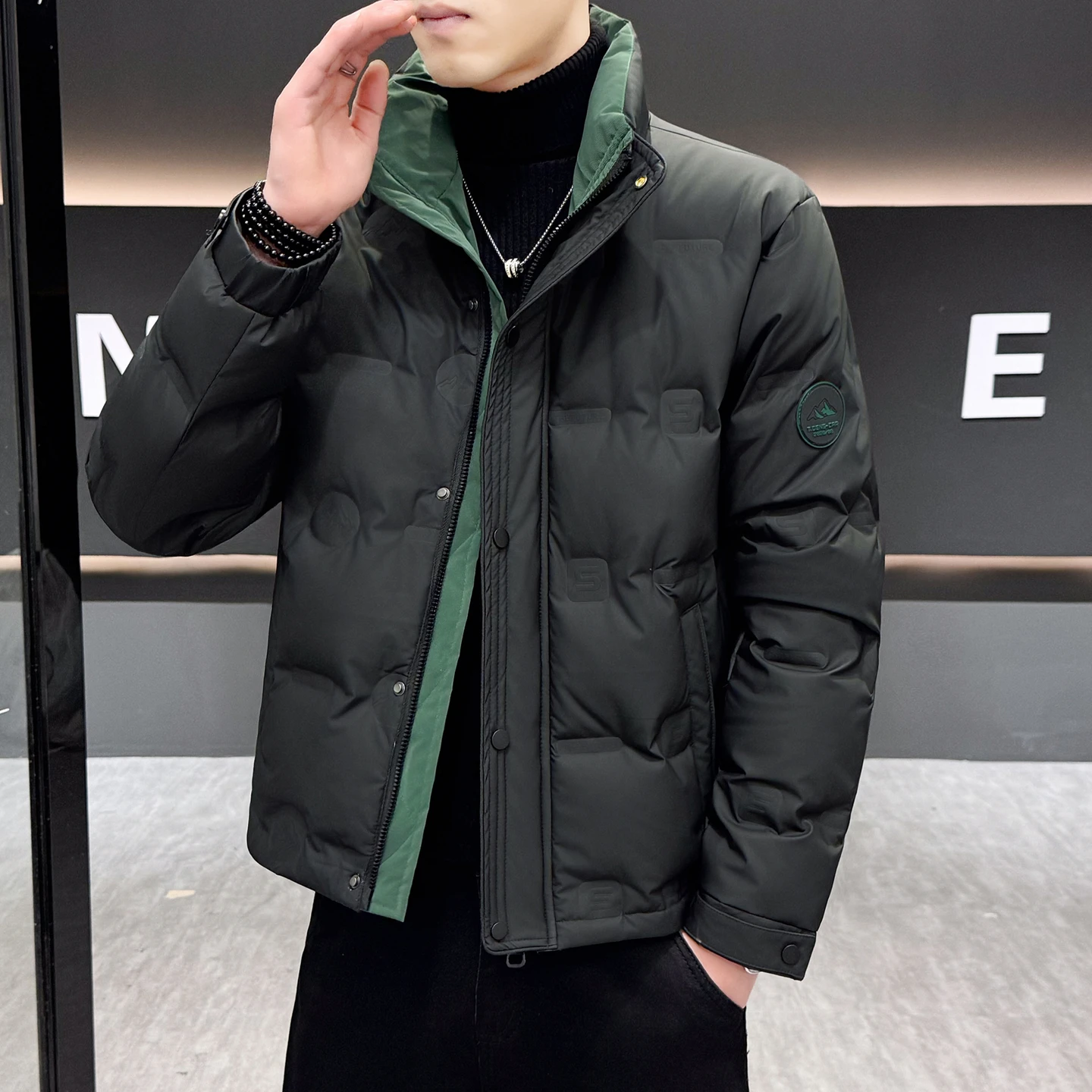 

2025 Winter New Men's down Jaet Thiened Stand Collar Casual Faionable Korean Sle Warm Polyester Fiber Du down Filling