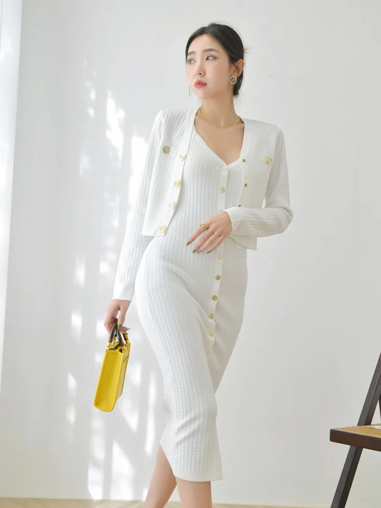 CHUJIE Damen-Kleid-Set 2022, Frühjahr/Sommer, neues französisches Waffel-Metallschnalle-Strickjacke mit V-Ausschnitt + einreihiges Kleid-Set