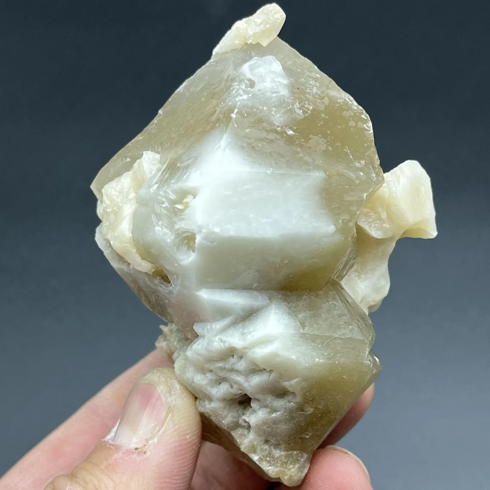 

Two-color Twin Castle Backbone Citrine and Calcite Symbiosis Crystal Backbone Raw Stone Ornament Healing Skeleton Pillar