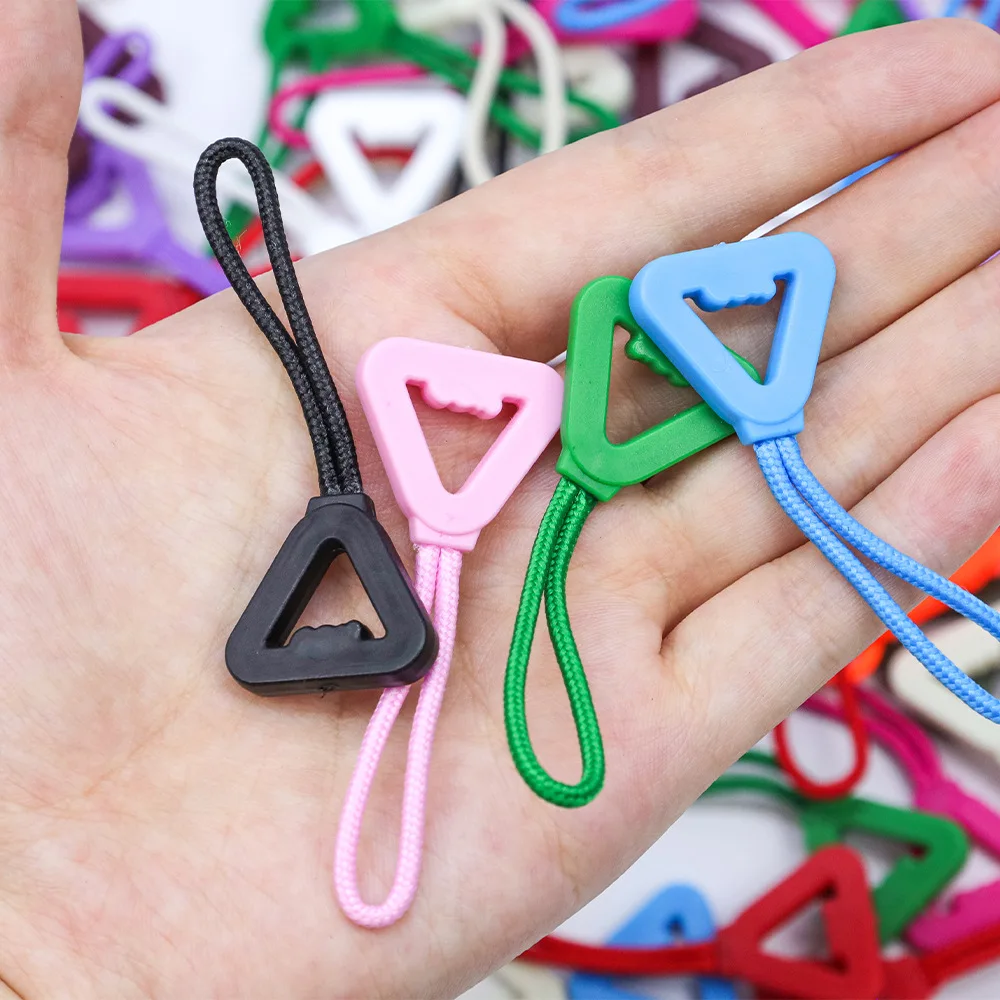 20 Stück Reißverschlusszieher für Kleidung, Reißverschlussanhänger für Gepäck und Bekleidung, TPU-Ziehlaschen, Spritzguss-PVC-Kunststoff-Kordelstopper – Detail 3