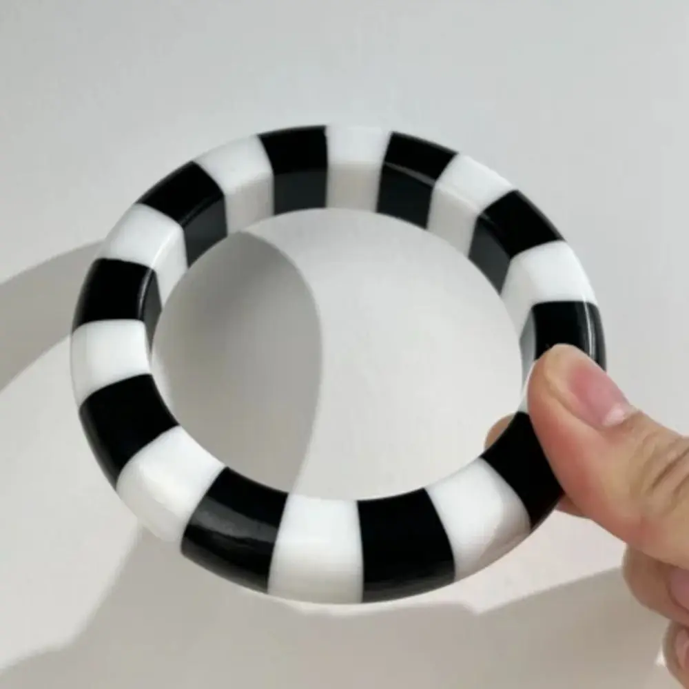 Vintage Resin Acrylic Bracelets Color Blocked Hand Ring Stripe Bangle Wristband Korean Curved Tube Bangle Lady Gifts