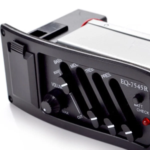 طقم إلكترونيات الجيتار الصوتي باللون الأسود Eq-7545R مكون من 4 نطاقات Eq Preamp مع التحكم في مستوى الصوت تحت لاقط السرج جاهز