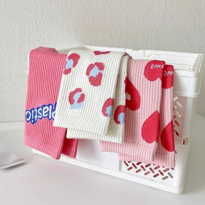 Chaussettes en forme de cœur rose carillon pour femmes, chaussettes décontractées en coton, lettre, tube moyen, mignon, joli fruit, amour doux, fille, 1, 3 paires