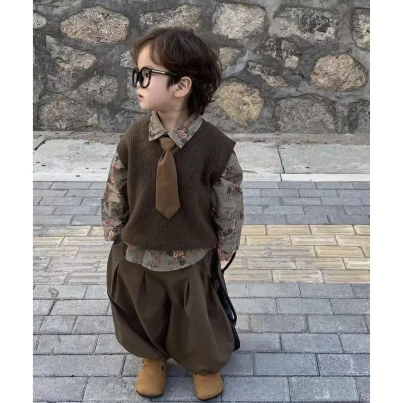 

Spring and Autumn Boys' Set New Korean Long Sleeve Shirt Knitted Vest Western Lantern Casual Pants 3-Piece Set 90-140CM