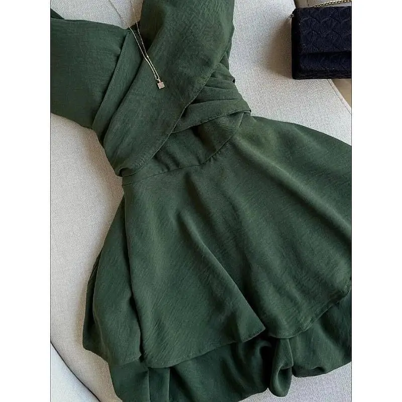 Super ดูดีสีเขียวชุดกระโปรงสําหรับสตรีฤดูร้อนใหม่ High-end Unique Seaside วันหยุดชุดคอ Slim Elegant Dress