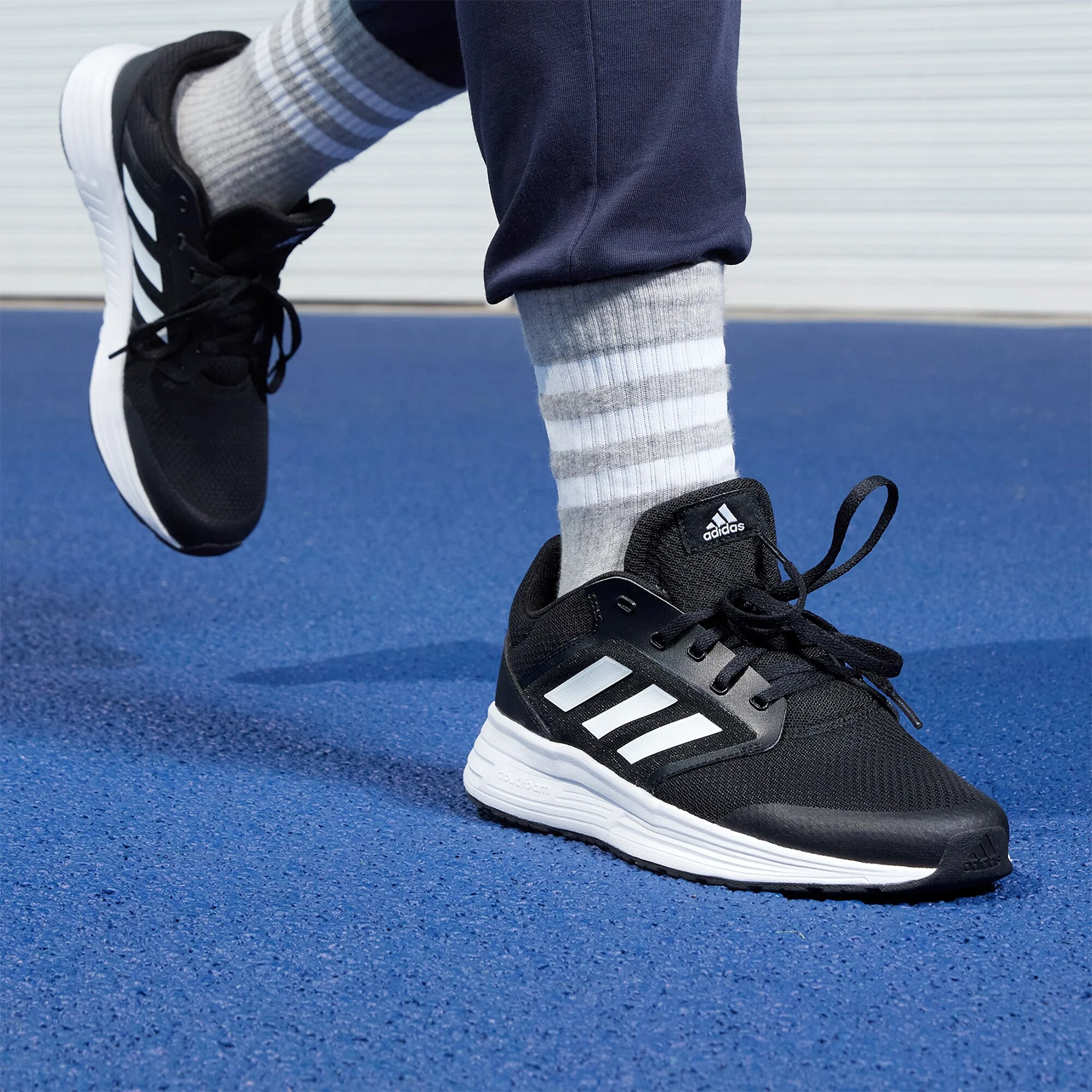 

Мужские кроссовки Adidas Genuine Current Season с дышащей мягкой подкладкой FW5717