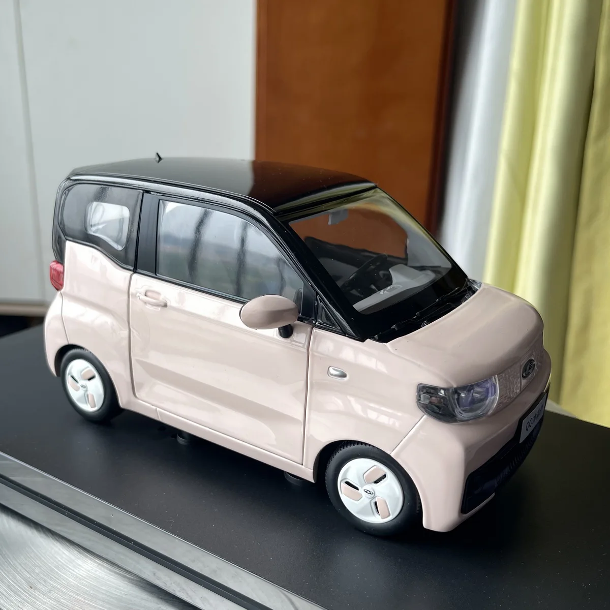 نموذج سيارة مصنوع من خليط معدني من آيس كيو كريم، نموذج جيتور شيري، كونترو أفانتيير، عرض المجموعة، ماسادا، عي قار، بيربا، 1:16