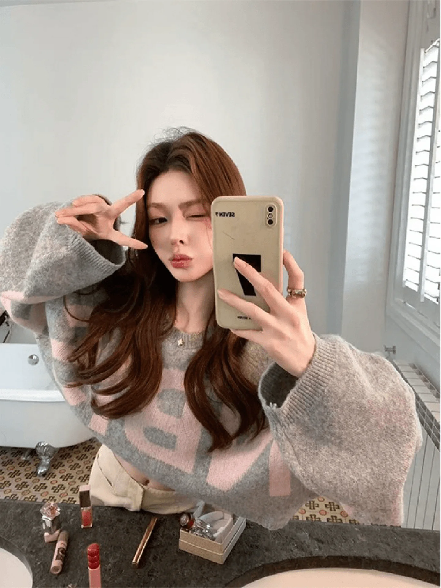 

Круглый трикотаж Ne Color Blo с буквенным принтом, свободный крой для похудения, повседневный осенне-зимний новый женский топ