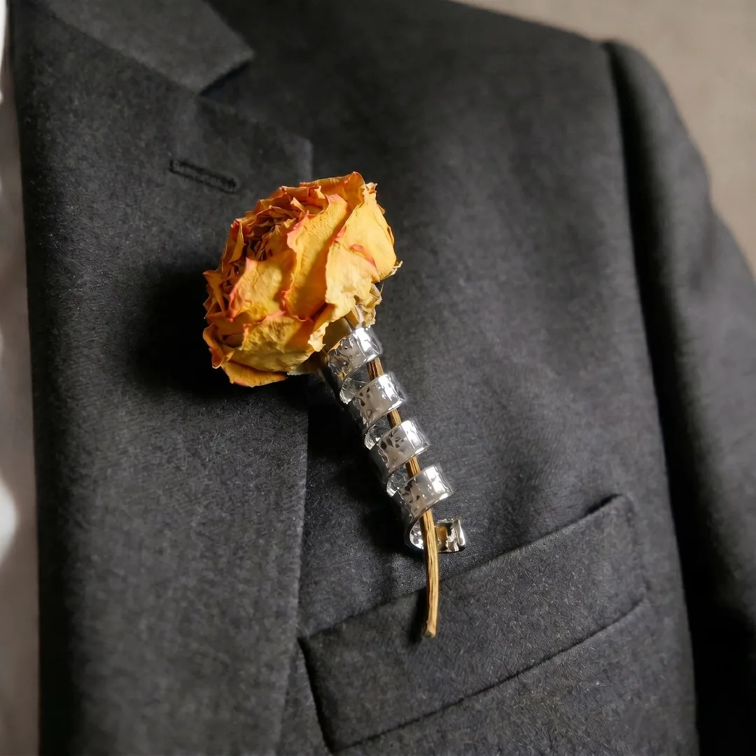 Vintage Flower Holder Brooch Silver Color Bouquet Lapel Pin Floral Stem Holder for Men Women Wedding Suit Party Jewelry Gift