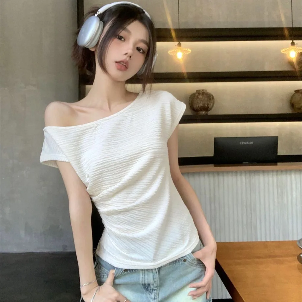 

Off-Shoulder Collarbone-Exposing Short-Sleeve Ruched T-Shirt For Women New Summer Niche Design Sense Short Top