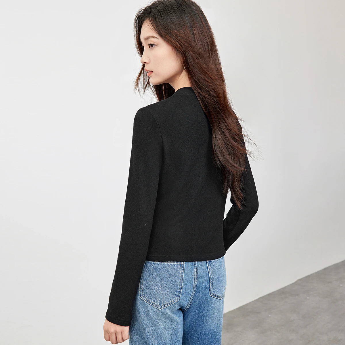 SENTUBILA Pullover lavorato a maglia da donna 2025 Autunno Mezza cerniera Colletto alla coreana Ricamo Top Slim-Fit Abbigliamento donna elegante 143T56422