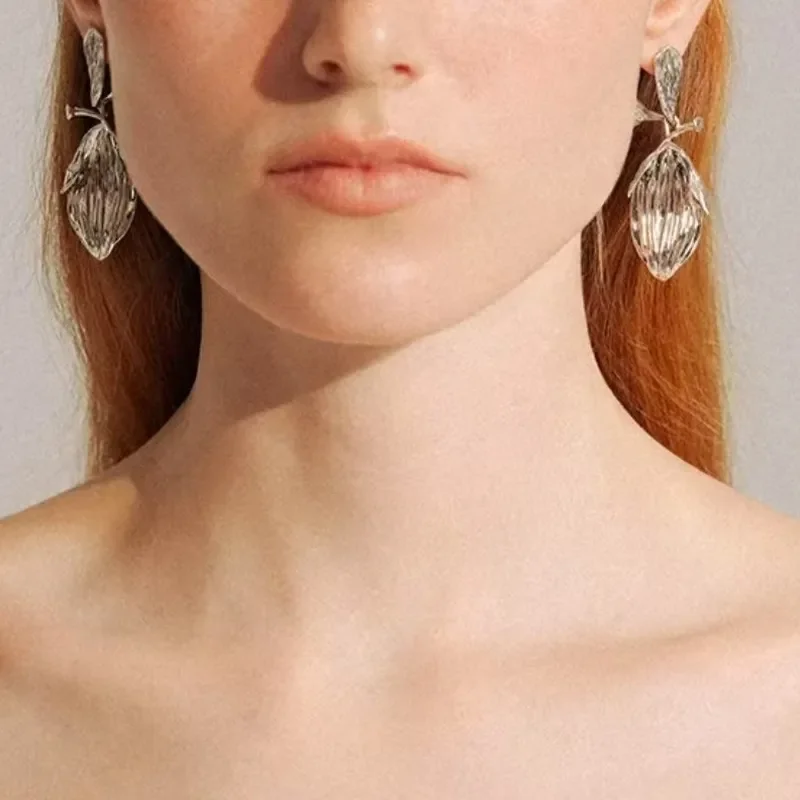 Simple high-grade leaf shape stud earrings INS wind light luxury drooping feeling fashion earrings brushed three-dimensional