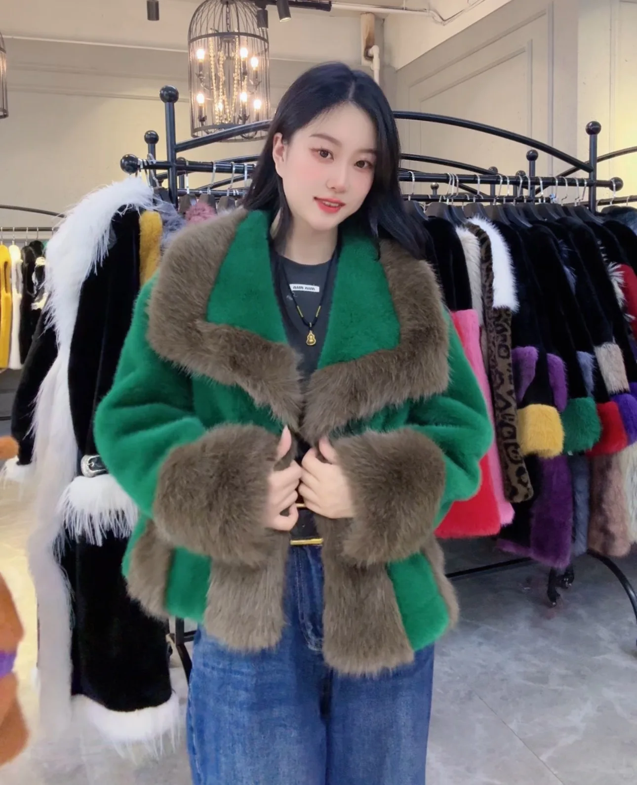 2025 Winter New Color Block Contrast Fur Coat Women Versatile Slimming Fashion Style Womens Short Warm Furry Jacket Coats Female