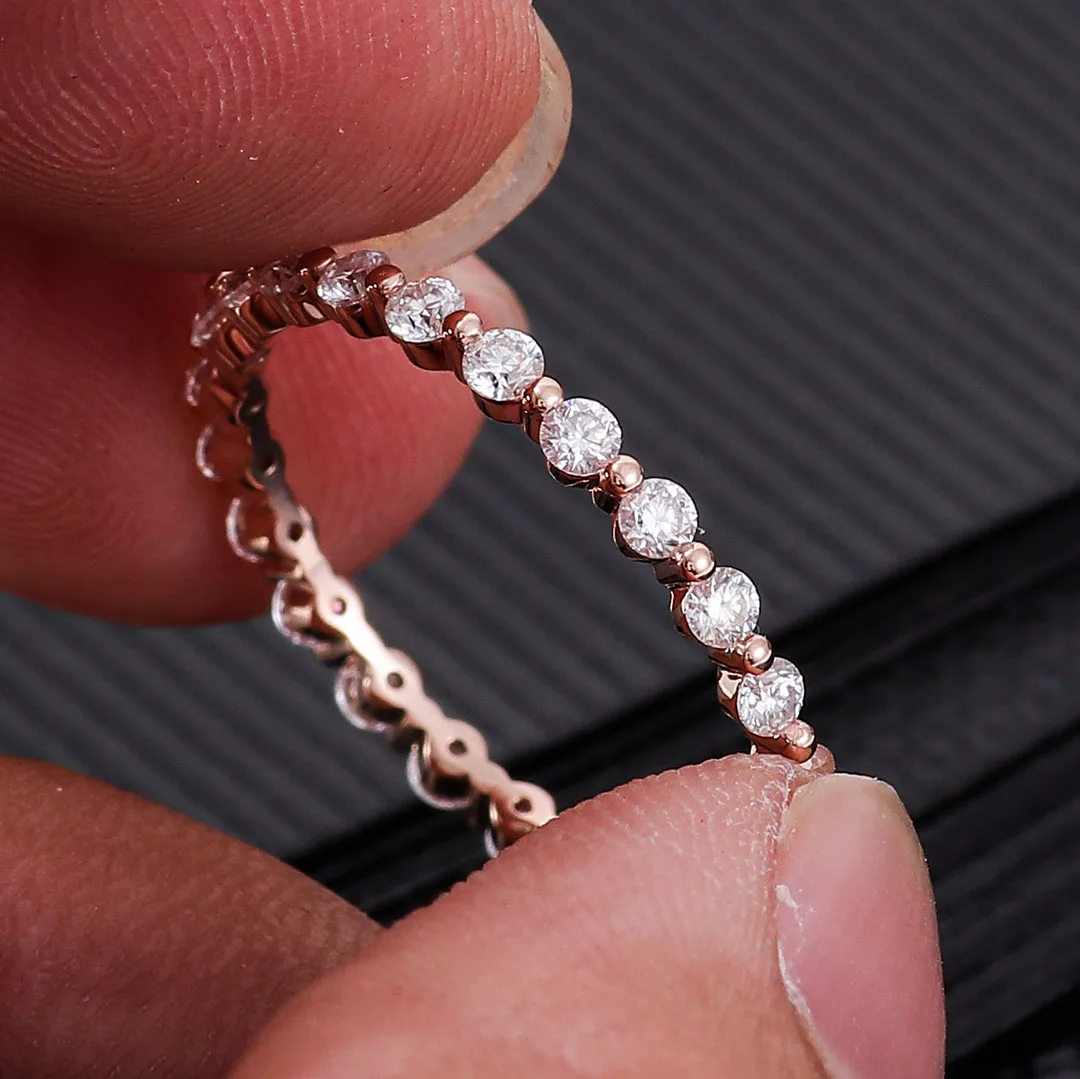 Regali di anniversario dell'anello di fidanzamento classico impilabile con diamante da laboratorio a taglio rotondo in oro massiccio 14 carati personalizzato provenzale