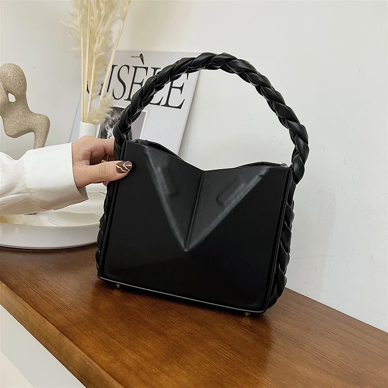 Niche Bag Women2024Autumn New Korean Style Fashion Messenger Bag Women's Bag Personalized Twist Portable Shoulder Bag Fashio