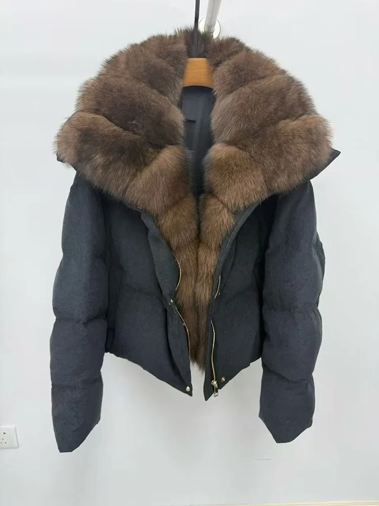 السترة القصيرة الجديدة لعام 2025 ذات ياقة كبيرة من الفرو هي معطف شتوي سميك ودافئ وعصري للنساء #3