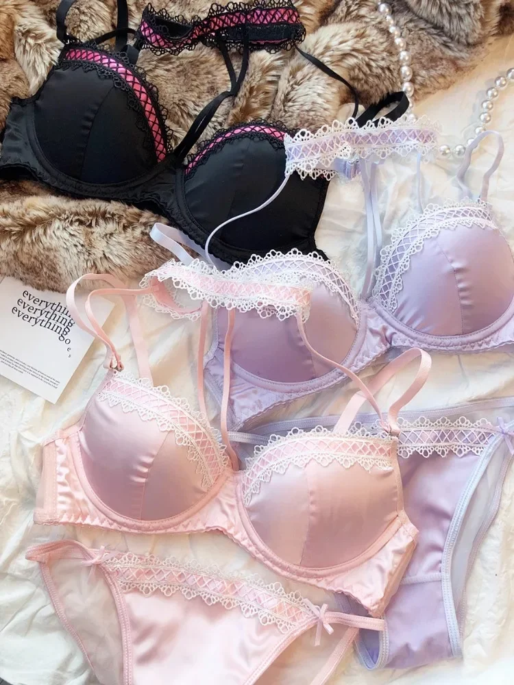 Französisches Dessous-Set: Sinnliches Spitzen-Satin-BH-Höschen für kleine Brüste | Transparenter Ausschnitt, Ausschnittdesign, Bügel-Push-Up | Sexy Bralette