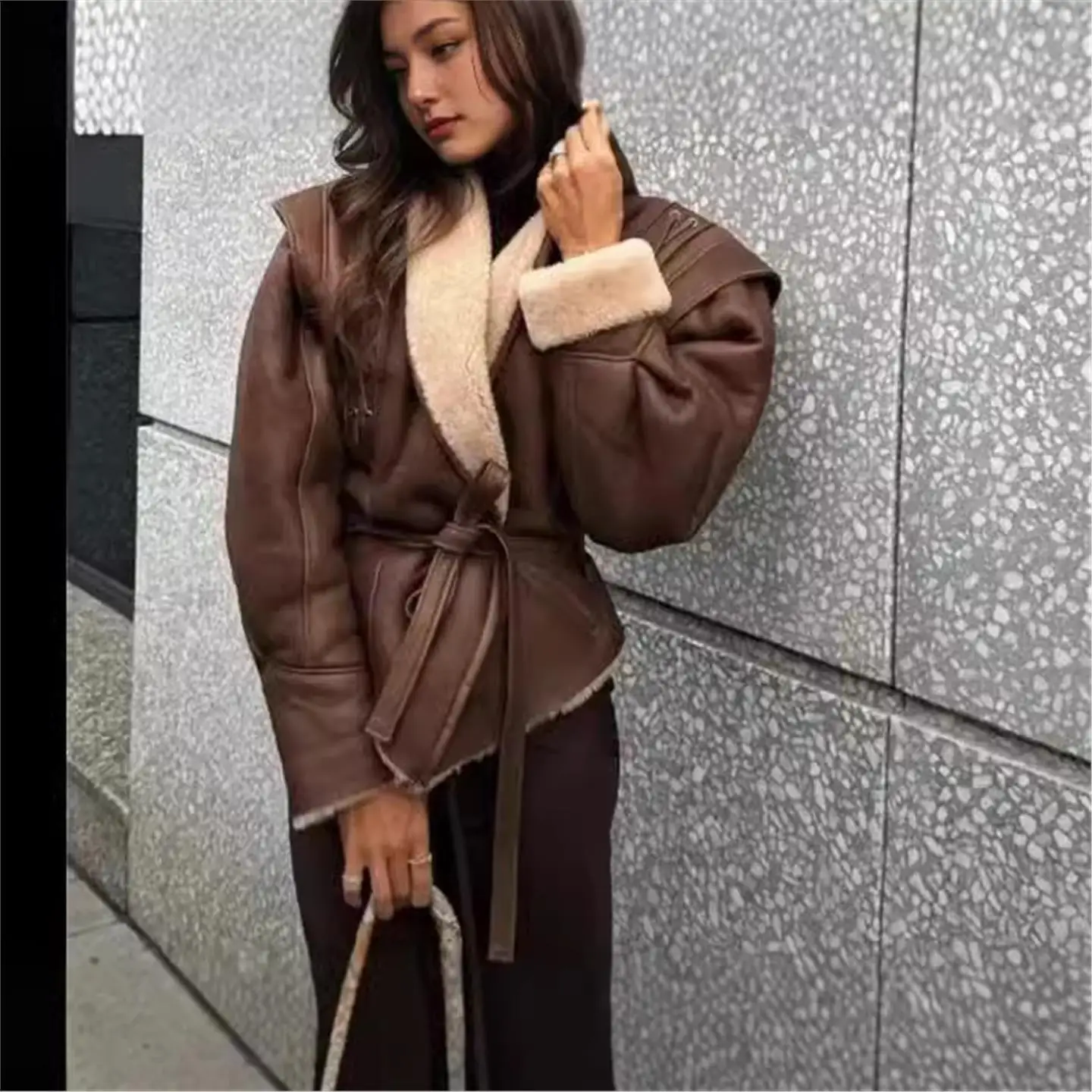 

Nordic Sle теплый кожаный меховой жилет с нерегулярным поясом Aosphere Feeling Jaet для женщин длинное пальто све