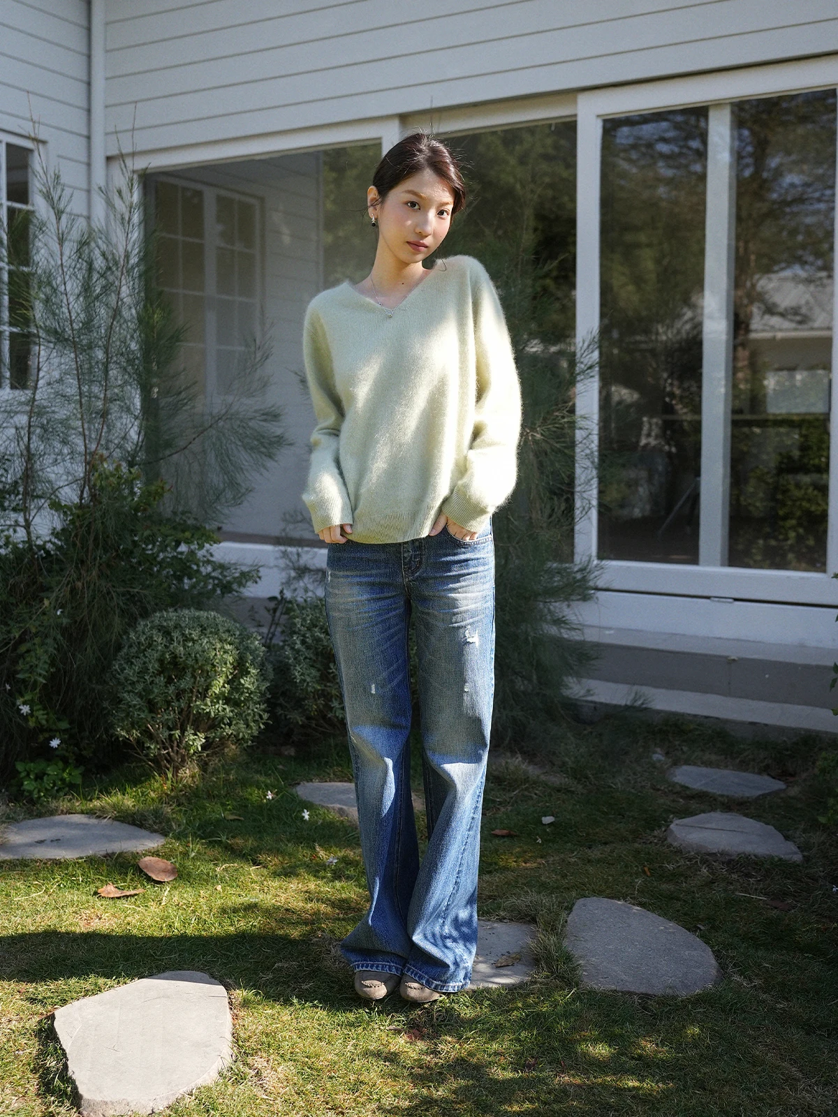 

Джинсы Mom-стиль с высокой талией, расклешенные, с отворотами, повседневные, модные, джинсовые, для женщин, весна-лето-осень, на пуговицах, с прорезями