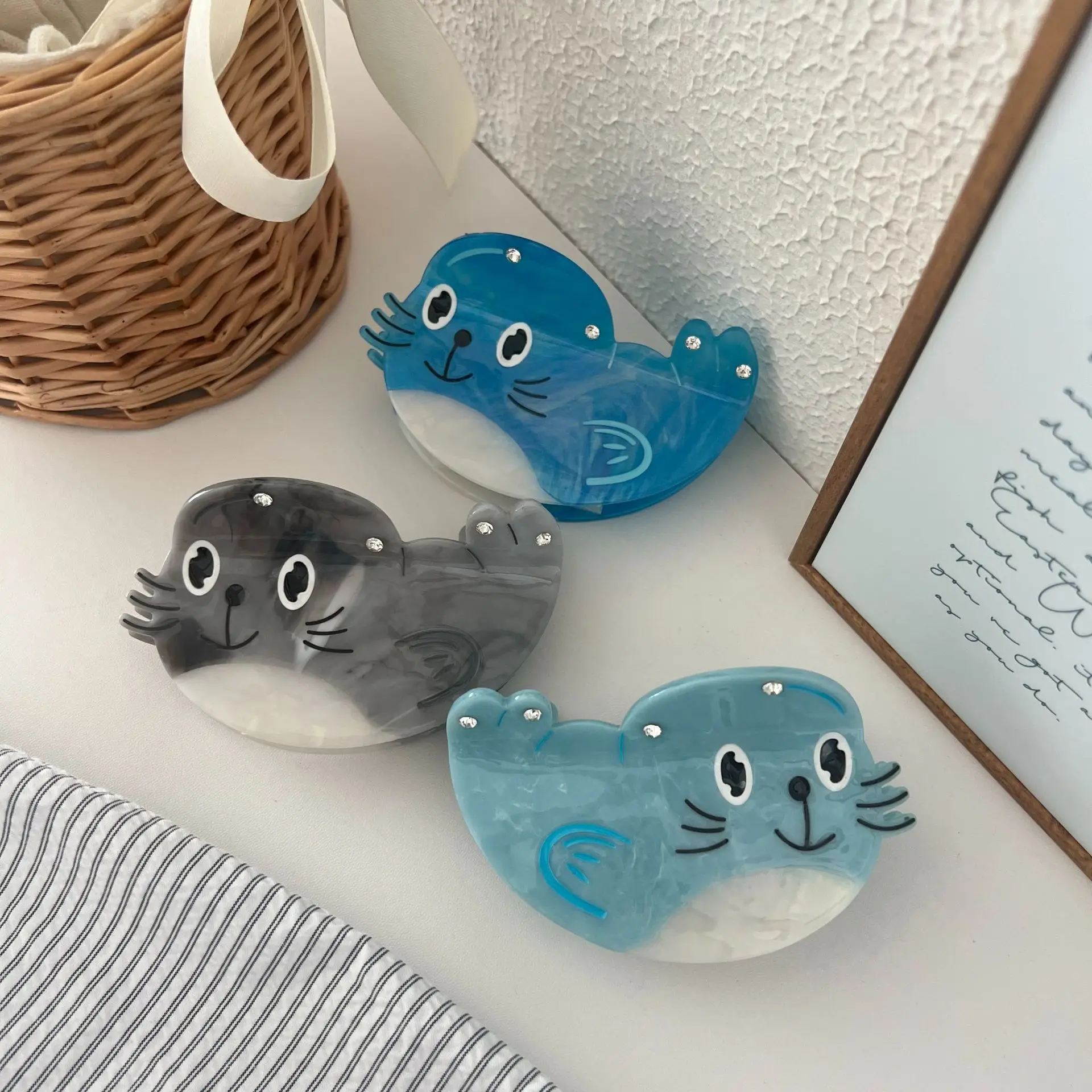 

2025 Latest Design Hair Claw Cute Sea Lion Big Eyes Adorable Rhinestone Acetate Hair Claw Clips Hair Accessories for Women Girls