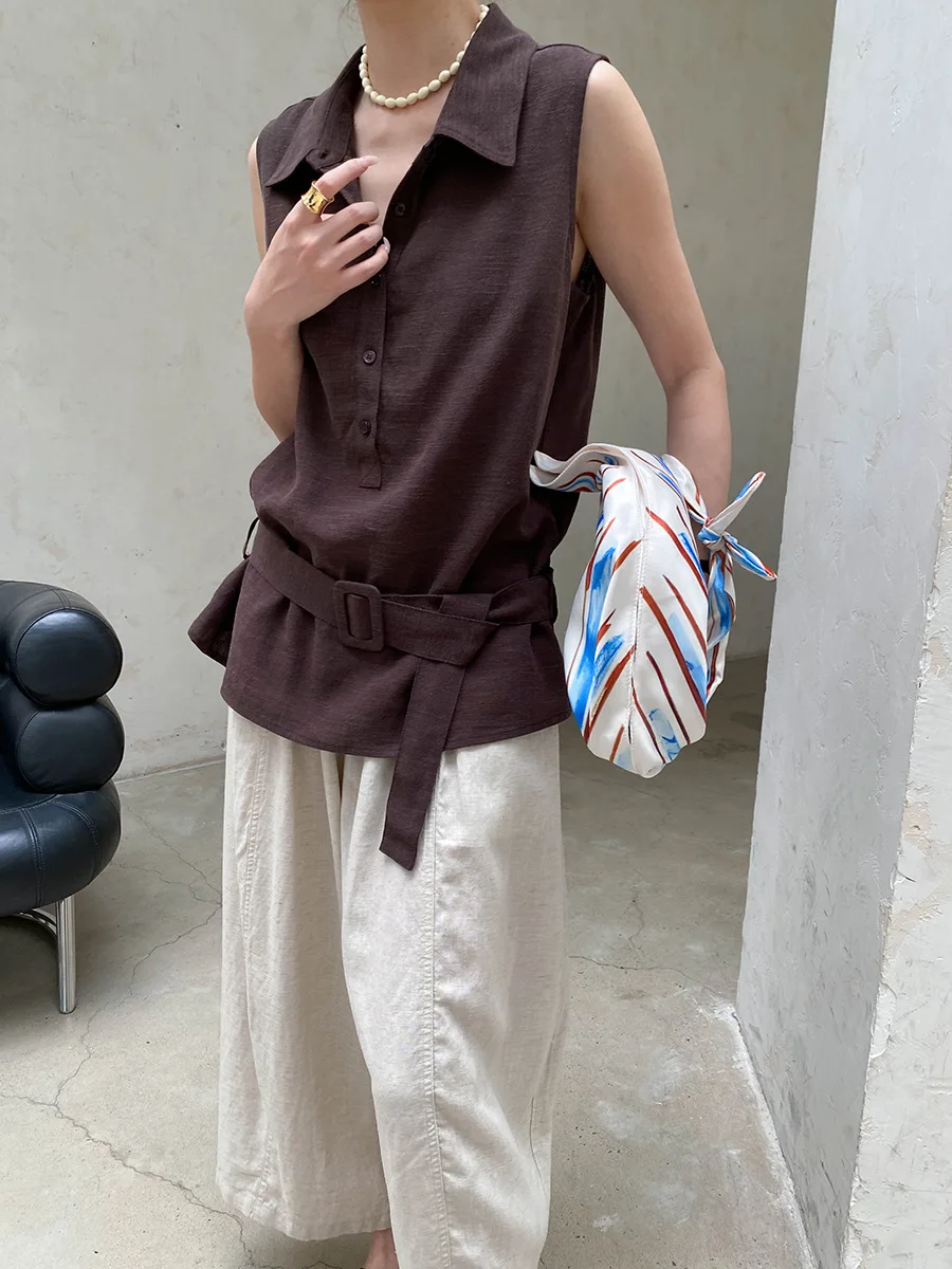 Sommerliches Damen-Tanktop mit einfarbigem Kragen und lockerem Schnitt am Bund – Detail 4