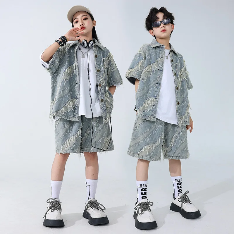 キッズ向けニューヒップホップストリートダンス服 グレーデニムベスト ショートパンツ Tシャツ 男の子 女の子 ジャズパフォーマンスコスチューム ティーンステージ衣装