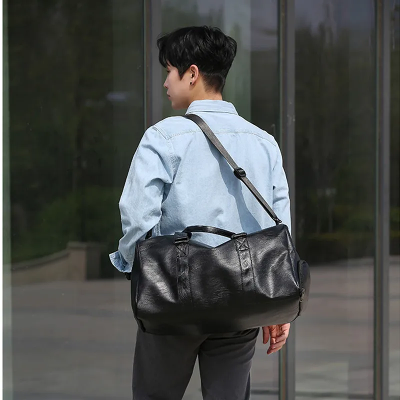 Training bag, Travel Bags, Swimming bags, Gym bag, weekend bag, Hand bgs, coach bag, Sports backpacks, Fashion leisure bagss