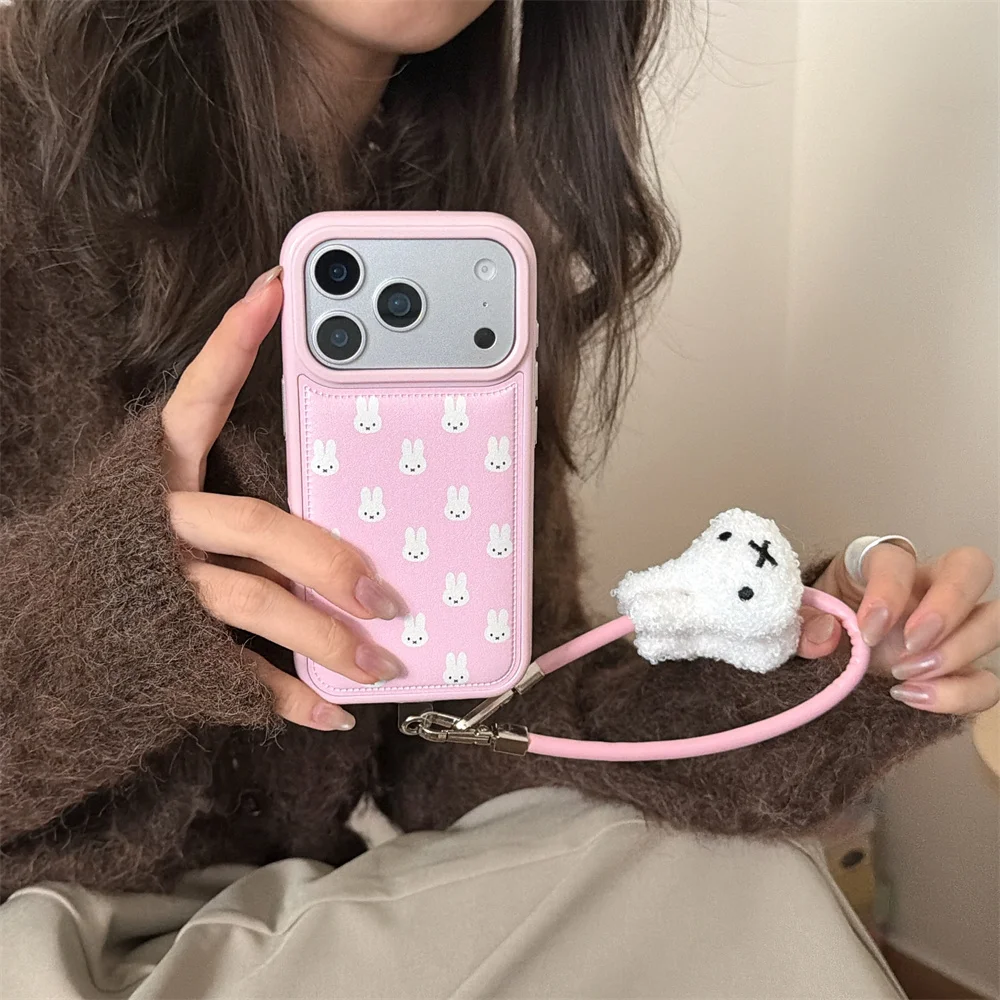 Casing HP Kulit Lucu Motif Kelinci Pink Gaya Korea untuk iPhone 13 14 15 16 Pro Max 17 dengan Tali Gantungan dan Liontin Kartun Fashion
