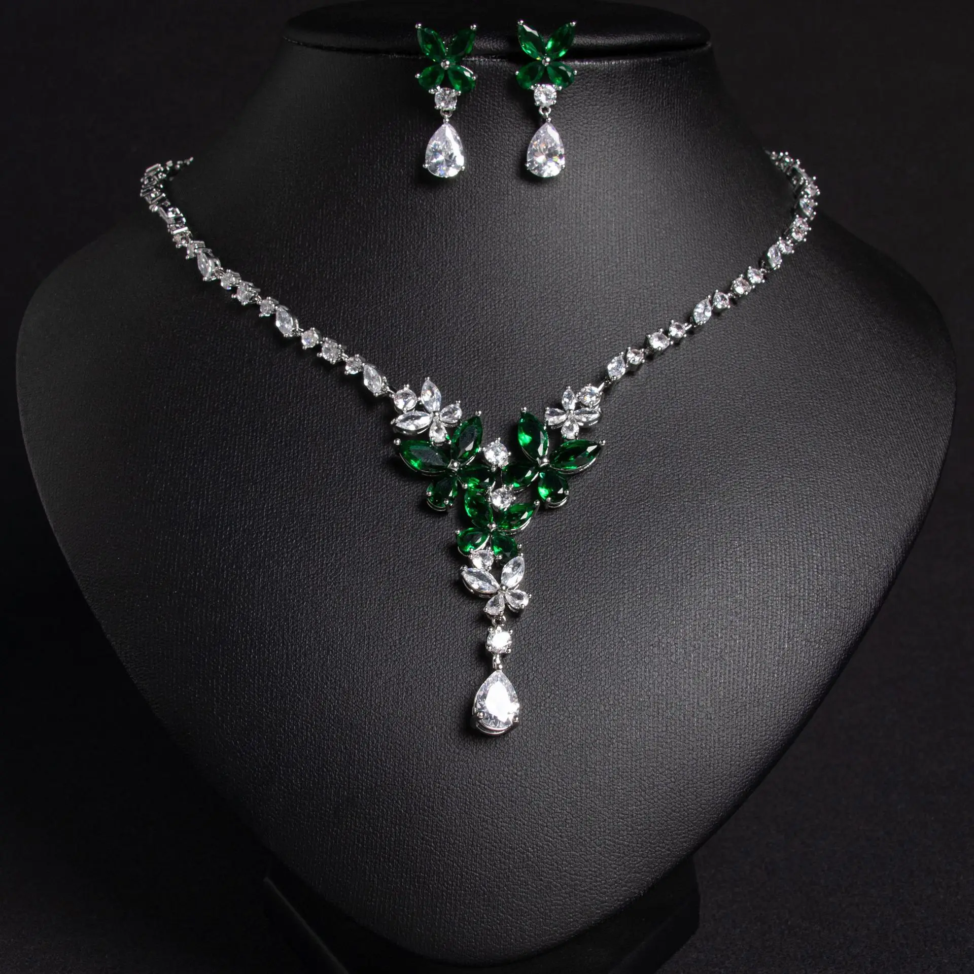 Moda Nicchia Fiore Abiti da donna Gioielli Zirconia Set Collana Ciondolo Orecchini Partito Sera Banchetto Cocktail Accessori M-250