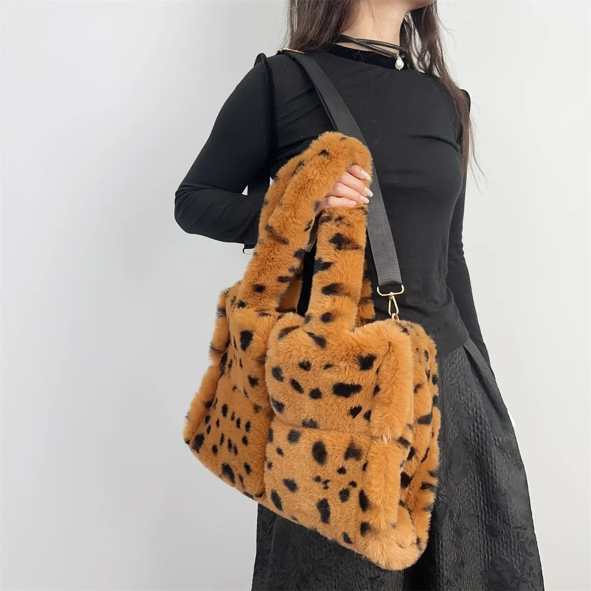 Luxury Leopard Tote Bag Fluffy Faux Fur Bags for Women's Bag Winter Warm Plush Shoulder Crossbody Bags Designer Handbags Shopper