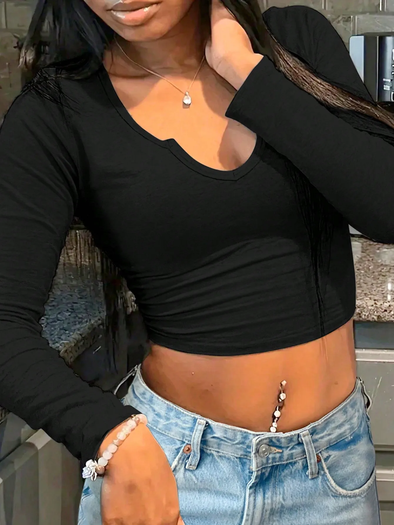 

Черный укороченный топ с длинными рукавами и V-образным вырезом для женщин, облегающая эластичная футболка