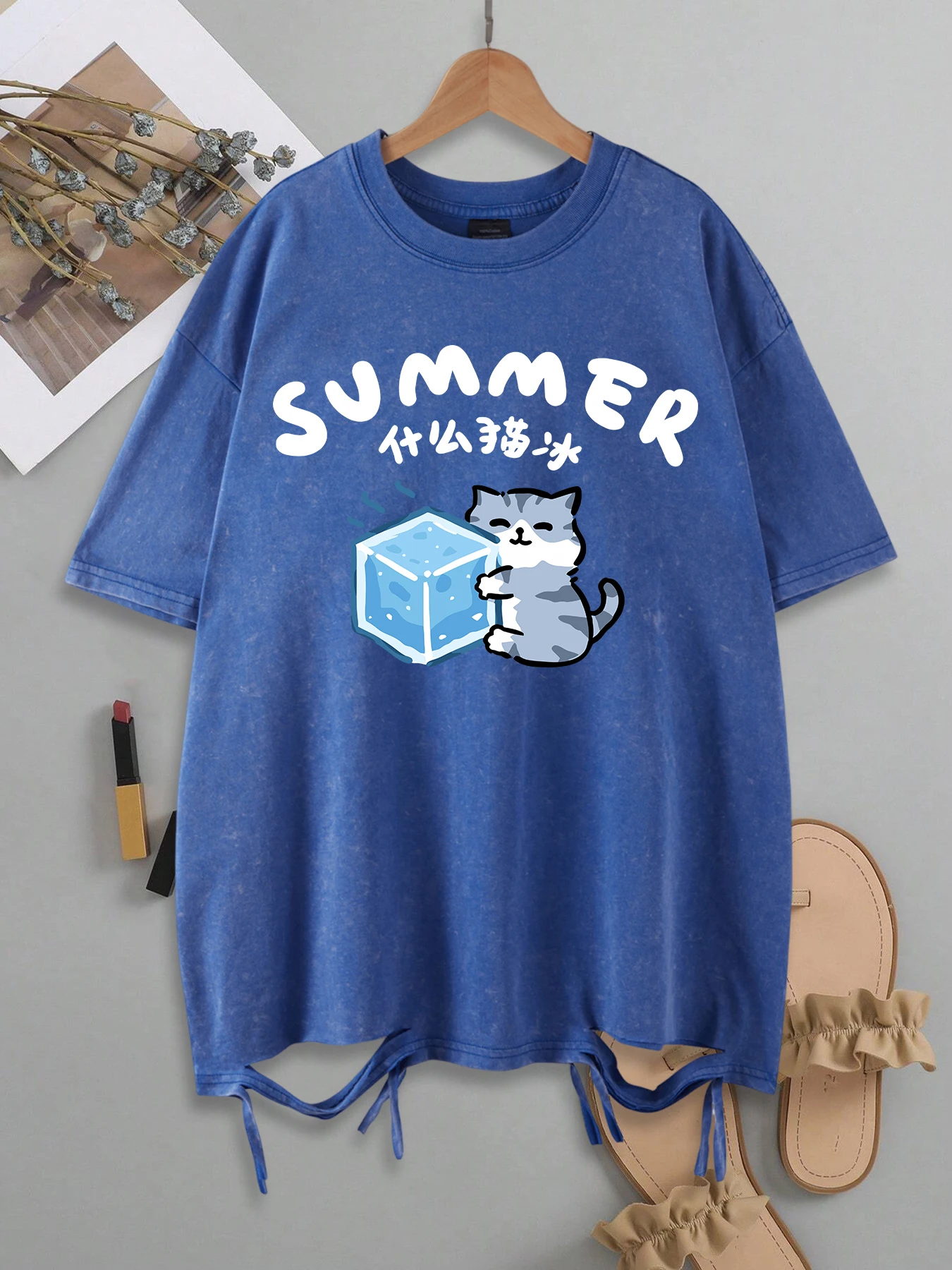 

Summer Cat Holding Ice Cubes Washed Holes Women T-Shirt Summer Breathable Cotton Tee O-Neck Fashion Clothes Casual Unisex Top