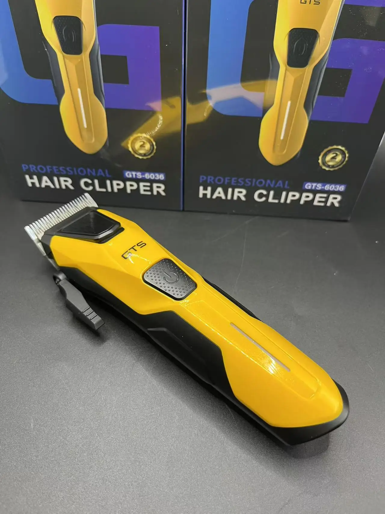 

GTS-6036 Профессиональная беспроводная машинка для стрижки волос, набор бесщеточных двигателей, 4500 мАч, большой срок службы батареи, ножницы для волос на 360 минут