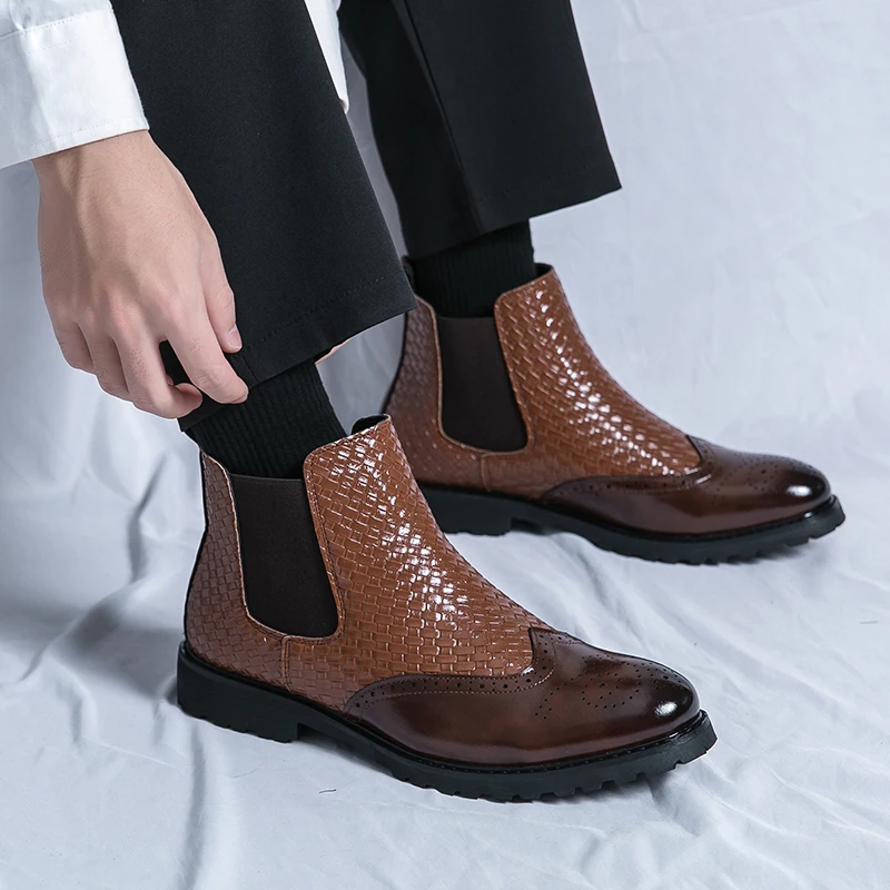 Stivaletti da uomo classici in stile britannico di marca Stivaletti casual da lavoro Scarpe alte da uomo invernali Nuovi stili alla moda
